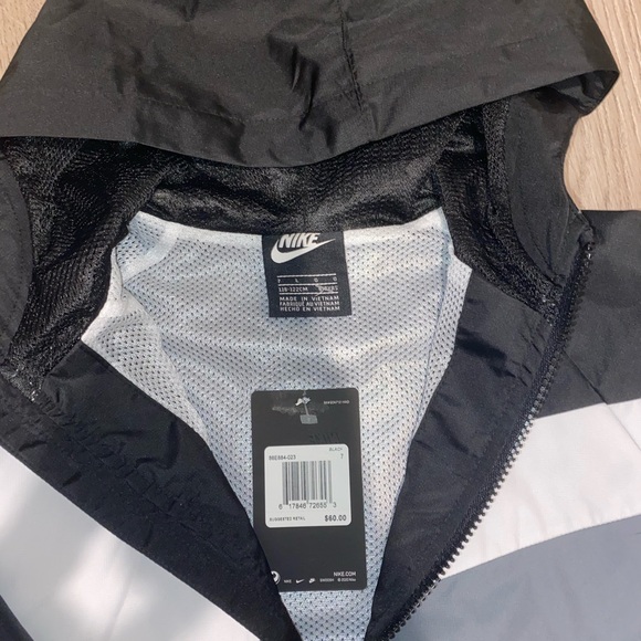 Boy size 7 Nike windbreaker jacket - Picture 2 of 2